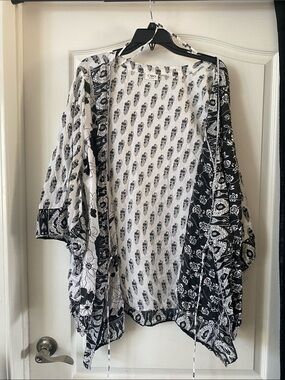 Cato Black & White Mixed Floral Open-Front Tunic